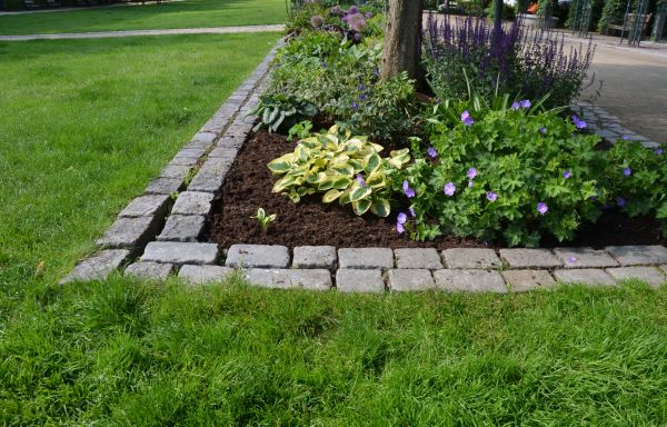 Flower Bed Mulching in Minneapolis